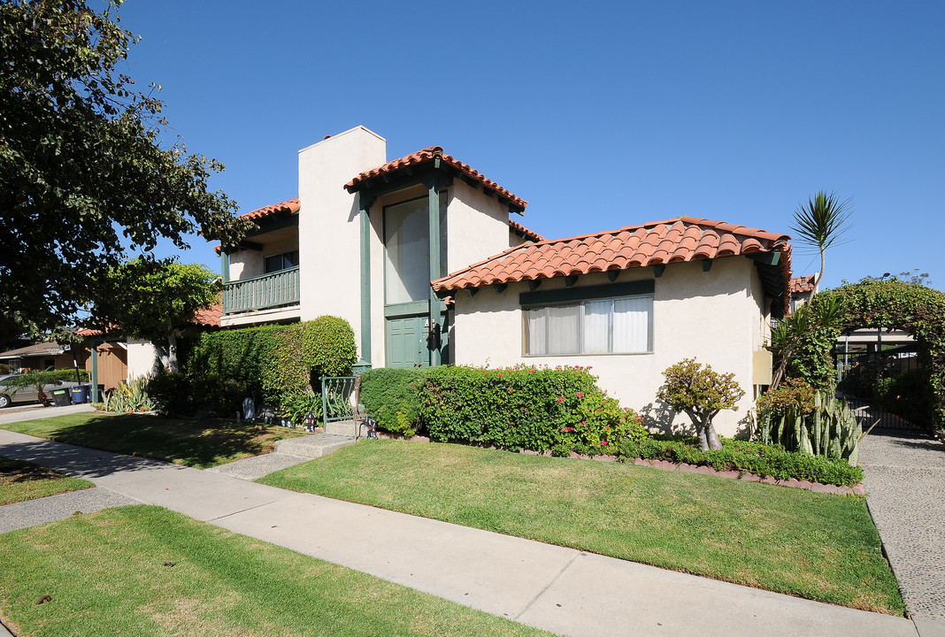 8181 San Angelo Dr in Huntington Beach, CA - Foto de edificio