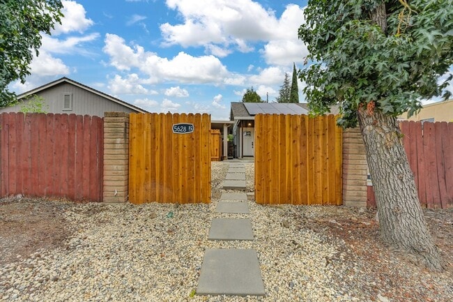 5628 Mapleridge Ct in Rocklin, CA - Building Photo - Building Photo