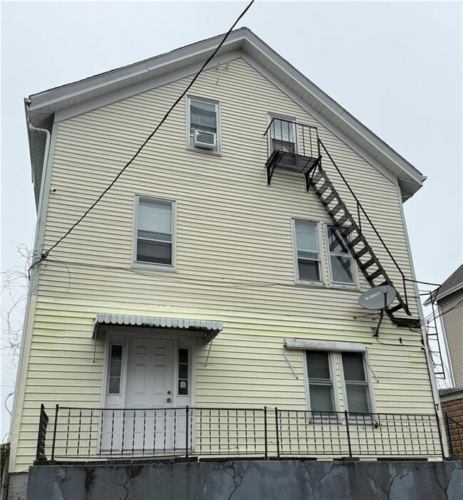 property at 7 Barnes St
