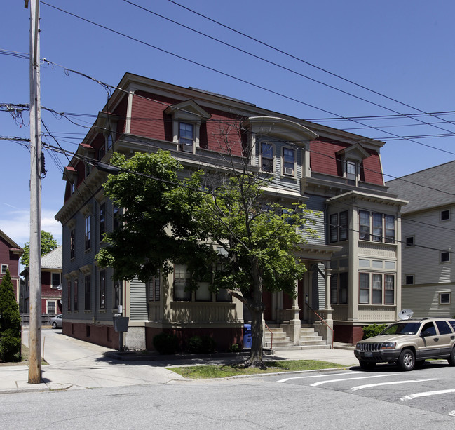 39-41 Harvard Ave in Providence, RI - Foto de edificio - Building Photo