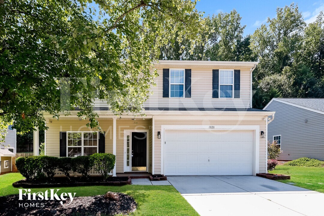 2020 Pheasant Glen Rd in Charlotte, NC - Building Photo