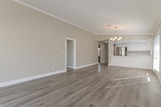 7700 Blackbird Ave, Unit 326 in Las Vegas, NV - Building Photo - Building Photo