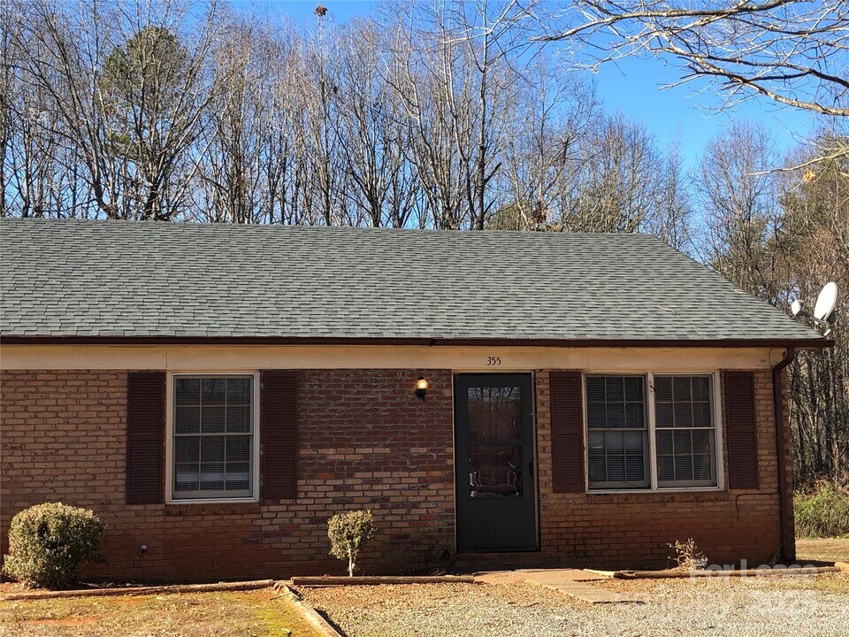 355 Sunny Hill Dr in Lincolnton, NC - Building Photo