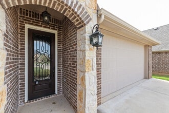 3101 Main St. in Granbury, TX - Building Photo - Building Photo