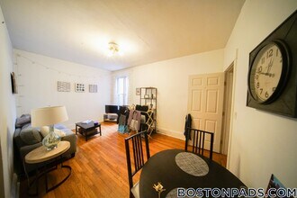 37 Dwight St in Brookline, MA - Foto de edificio - Building Photo