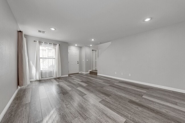 77 Peachtree Hill Ave in Las Vegas, NV - Building Photo - Building Photo