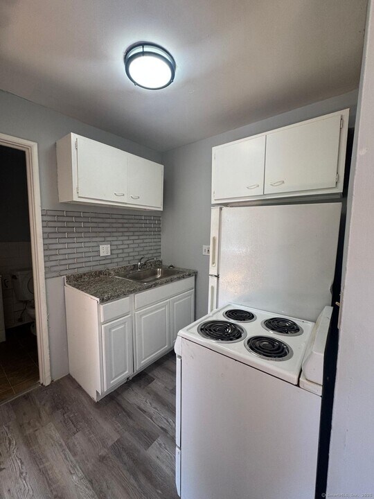 155 Birdseye St in Bridgeport, CT - Building Photo