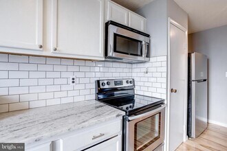 250 S Reynolds St in Alexandria, VA - Building Photo - Building Photo