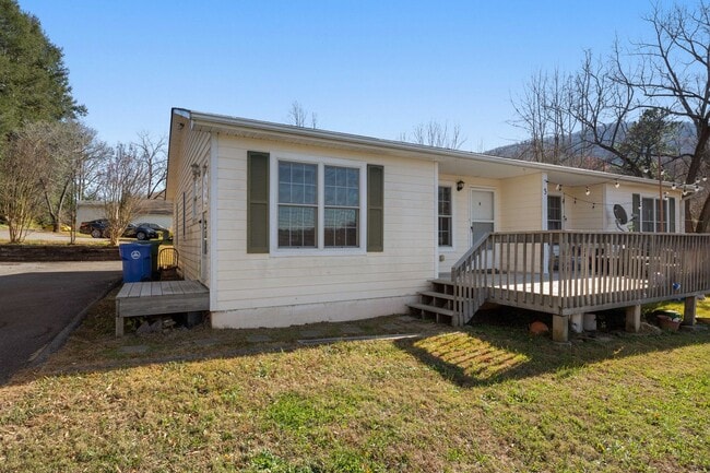 property at 3 Gash Farm Rd