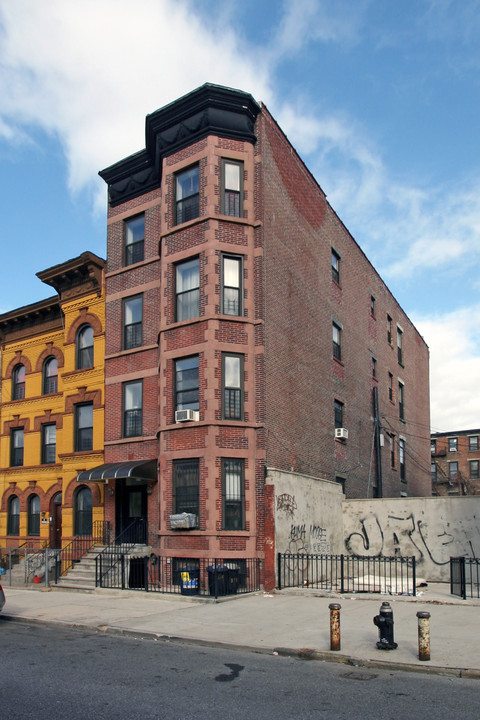 259 Hart St in Brooklyn, NY - Building Photo