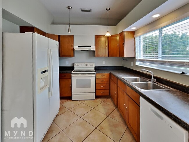4852 Barchetta Dr in Land O Lakes, FL - Foto de edificio - Building Photo