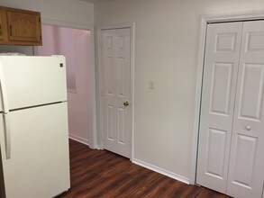222 New Stock Rd, Unit B in Asheville, NC - Building Photo - Building Photo
