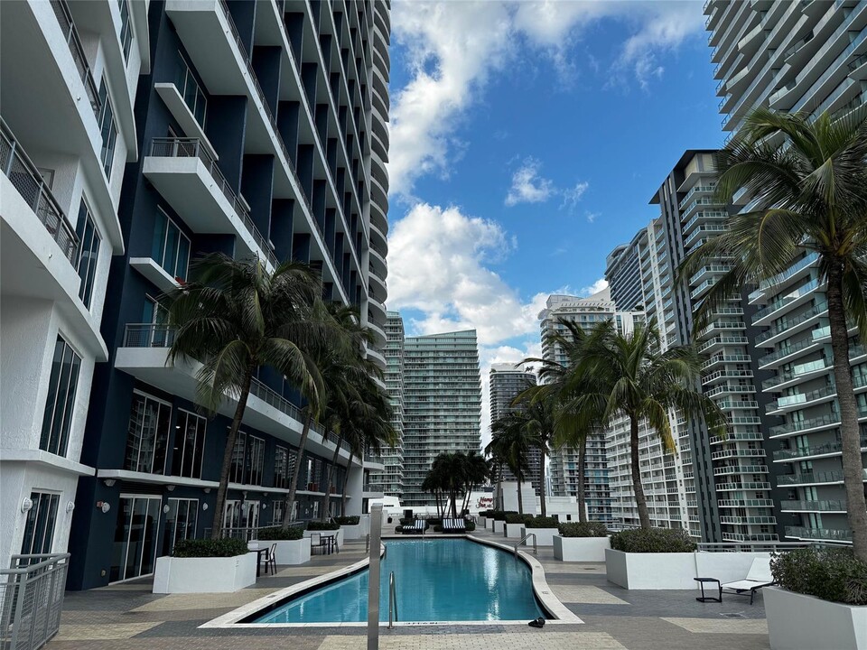 60 SW 13th St, Unit 3009 in Miami, FL - Foto de edificio