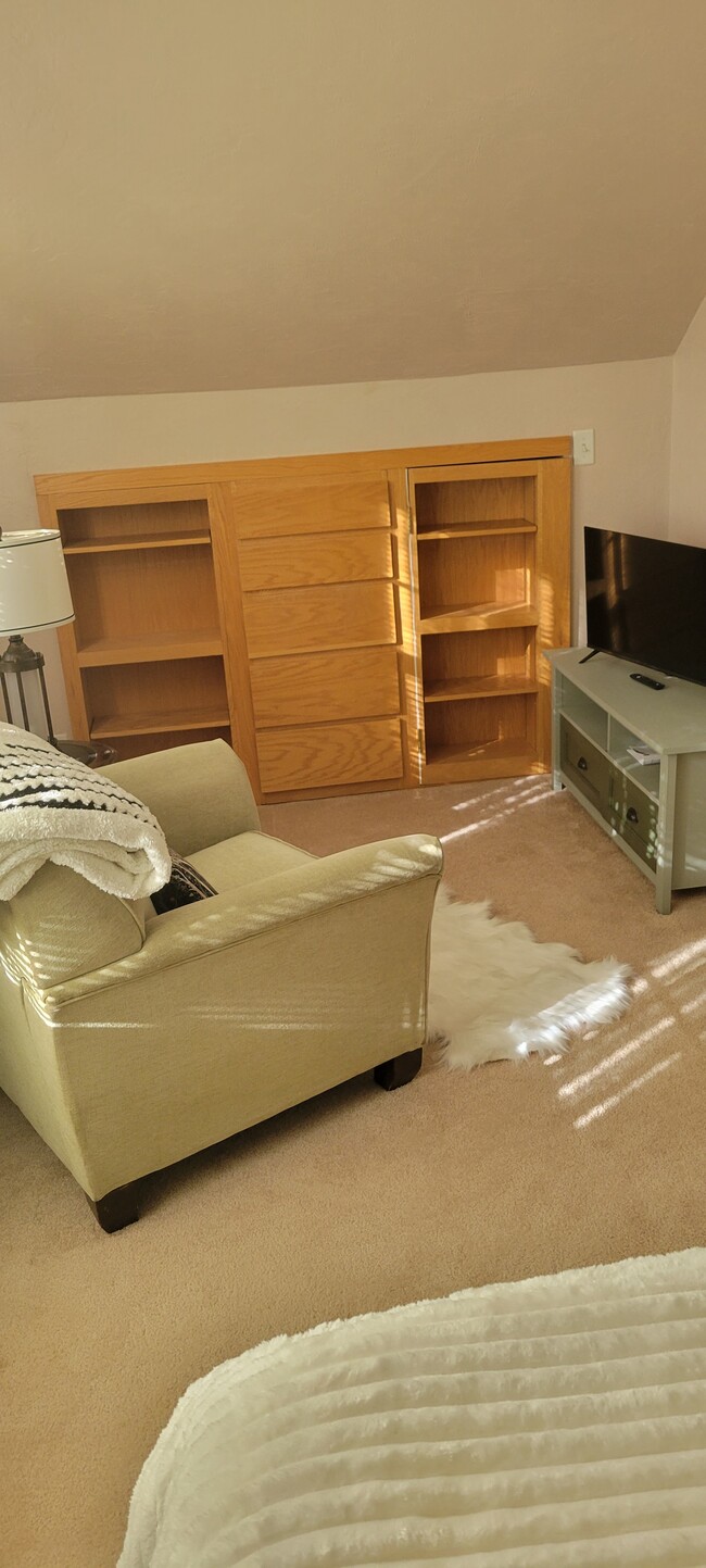 1055 NE Grandview Dr in Roseburg, OR - Building Photo - Building Photo