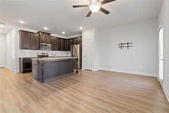 3437 Sumersbe court in College Park, GA - Building Photo - Building Photo