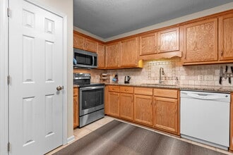 1102 22nd St NE, Unit 604 in Hickory, NC - Building Photo - Building Photo