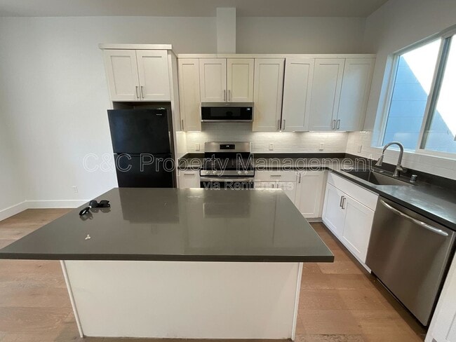 182 Los Olivos Ave in Daly City, CA - Foto de edificio - Building Photo