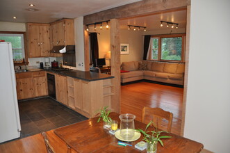 2414 Sunset Rd, Unit A in Charlottesville, VA - Building Photo - Building Photo