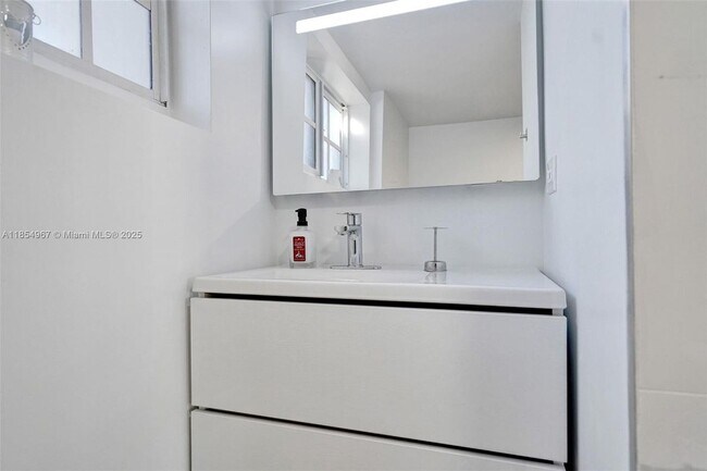 1904 SW 28th St in Fort Lauderdale, FL - Building Photo - Building Photo