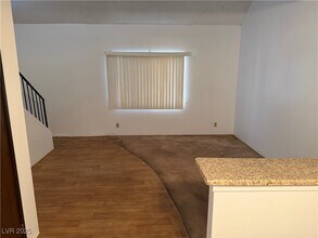 5246 Golden Ln in Las Vegas, NV - Building Photo - Building Photo