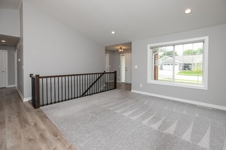 2240 Petersen Dr NW in Stewartville, MN - Foto de edificio - Building Photo