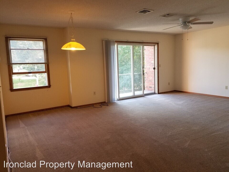 30 Stoneycrest Dr in Middletown, CT - Building Photo