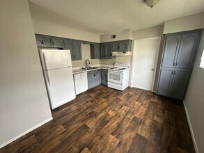 300 W Montgomery St in Odessa, MO - Building Photo - Building Photo