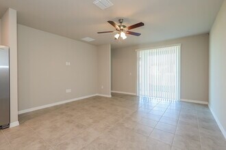 453 Sun Warbler Wy in St. Cloud, FL - Building Photo - Building Photo