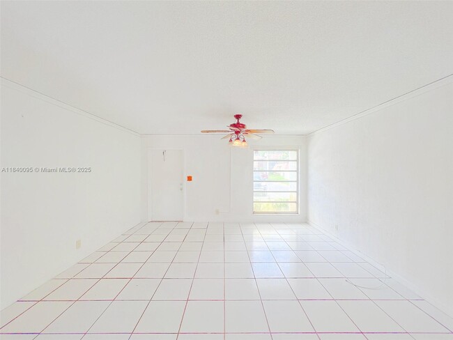 5235 SW 40th Ave in Fort Lauderdale, FL - Building Photo - Building Photo
