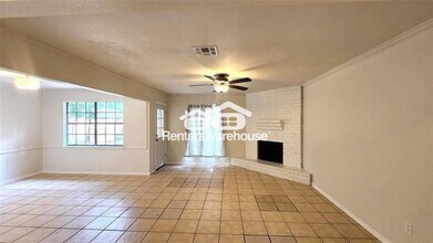 2702 Foliage Green Dr, Unit 1 in Houston, TX - Building Photo - Building Photo