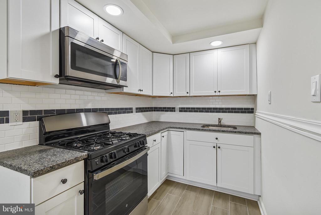 1246 Wycombe Ave in Darby, PA - Building Photo