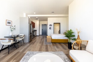 Atlas House in Los Angeles, CA - Building Photo