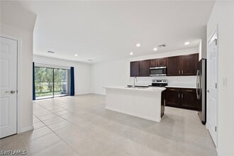 15071 Wildflower Cir in Naples, FL - Foto de edificio - Building Photo