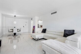 1980 S Ocean Dr in Hallandale Beach, FL - Foto de edificio - Building Photo