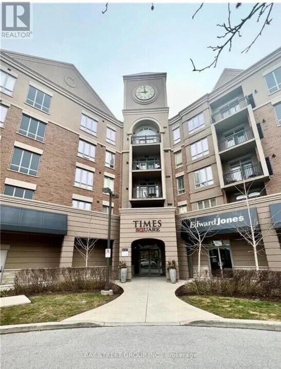 5327 Upper Middle Rd in Burlington, ON - Building Photo