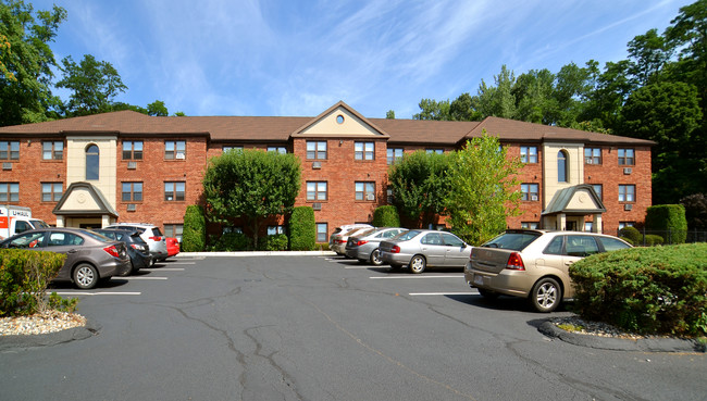 Park Street Manor Apartments in West Springfield, MA - Building Photo - Building Photo