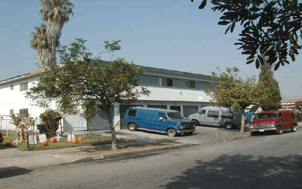 15117 Firmona Ave in Lawndale, CA - Foto de edificio - Building Photo