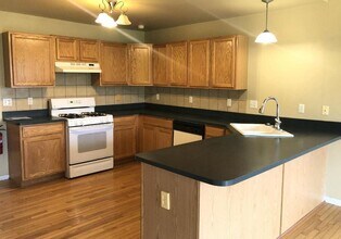 4838 Sycamore Dr in Ypsilanti, MI - Building Photo - Building Photo