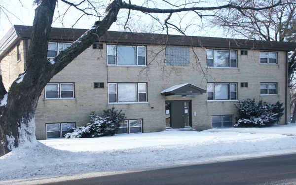 1919 27th St in Zion, IL - Building Photo