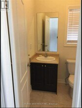 3052 Max Khan Blvd in Oakville, ON - Building Photo - Building Photo