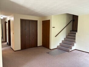 2033 Greenwood Dr, Unit 2 in Owatonna, MN - Foto de edificio - Building Photo