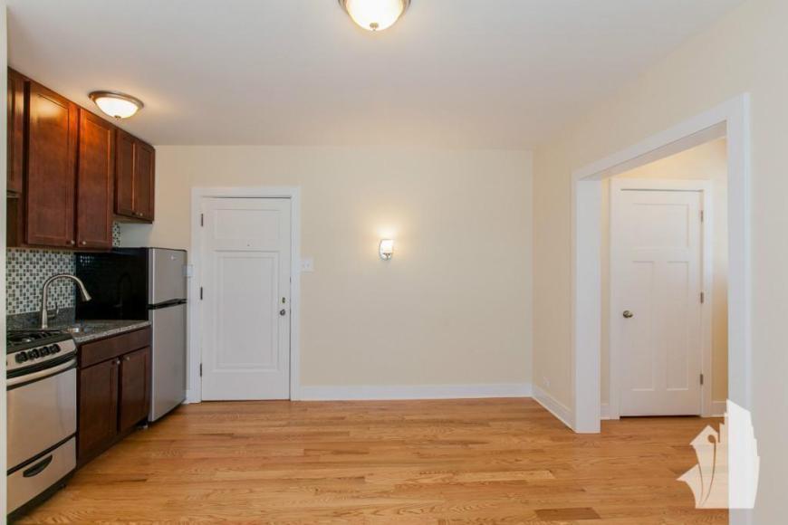 4546 Damen in Chicago, IL - Building Photo