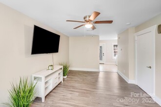 638 Chipley Ave, Unit 2 in Charlotte, NC - Building Photo - Building Photo