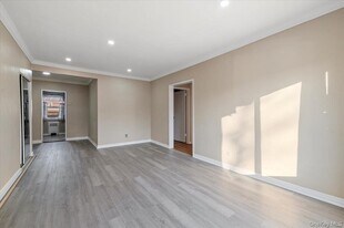 87-37 Marengo St in Queens, NY - Building Photo