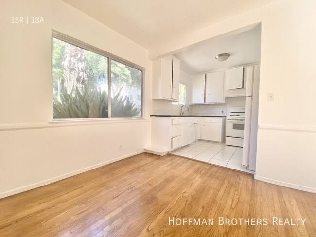 1162 N Orange Grove Ave in West Hollywood, CA - Building Photo - Building Photo