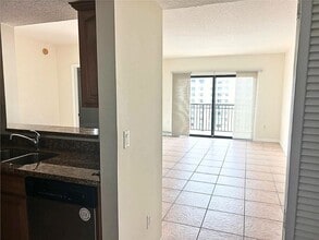 4242 NW 2nd St, Unit 01412 in Miami, FL - Foto de edificio - Building Photo