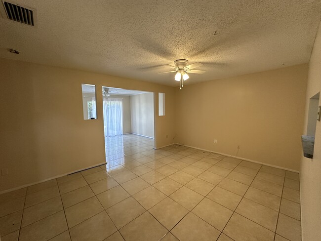 2163 Alicia Dr in Clearwater, FL - Foto de edificio - Building Photo