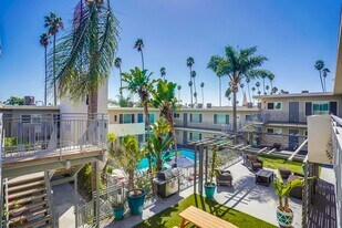 621 E 99th St in Inglewood, CA - Building Photo