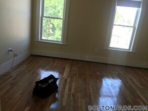 53 W Seventh St, Unit 3 in Boston, MA - Building Photo - Building Photo