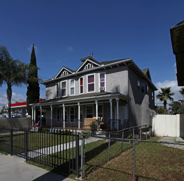 410 S Boyle Ave in Los Angeles, CA - Building Photo